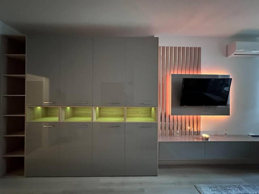 Cozy 1 Bedroom Apartment! Bucareste Exterior foto
